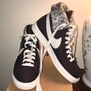 Women’s blazer high roll